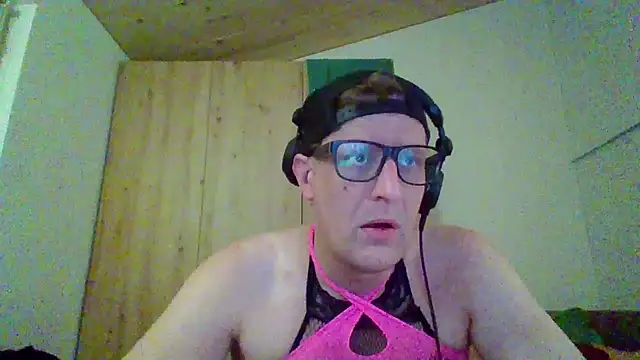 Snapshot of Bigthroaterboy chatting on September 2025 05:16:01 PM Bigthroaterboy online show from September 2025 05:16:01 PM