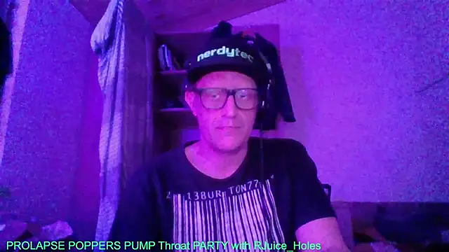 Bigthroaterboy online show from October 2025 08:18:01 PM