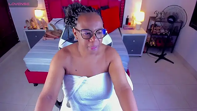 Snapshot of ShantalDior chatting on September 2025 05:40:01 AM ShantalDior online show from September 2025 05:40:01 AM