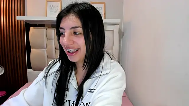 Snapshot of ANTONELLA__ROUSE_ chatting on December 2024 11:03:01 PM ANTONELLA ROUSE online show from December 2024 11:03:01 PM