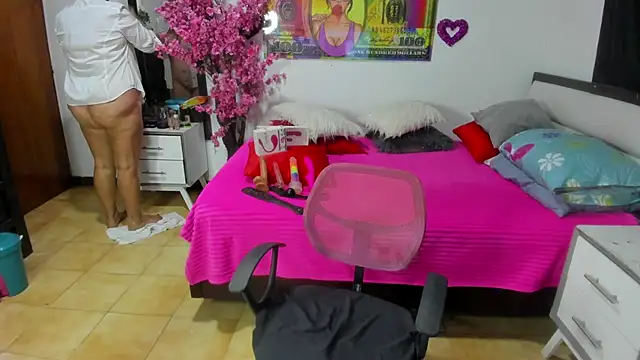 karenmilf 4 online show from October 2025 04:43:01 AM