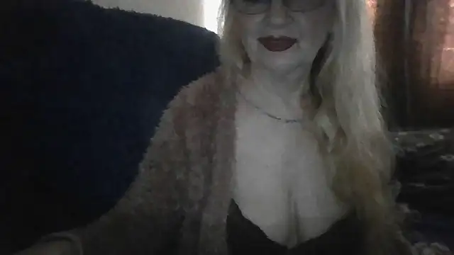 Snapshot of CarlyTreat chatting on April 2026 01:49:01 PM CarlyTreat online show from April 2026 01:49:01 PM