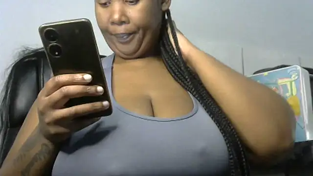 Snapshot of NippleMilkXx chatting on May 2026 09:47:01 AM NippleMilkXx online show from May 2026 09:47:01 AM