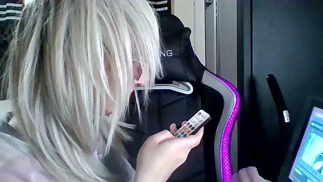 YandereDemon online show from December 2024 12:20:01 AM