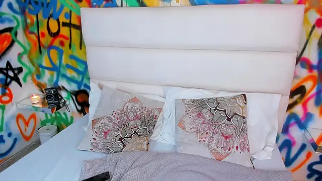 Liana Bernocchi online show from December 2025 08:27:01 PM