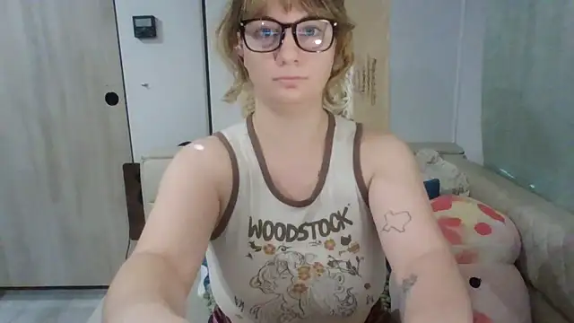 Snapshot of emerieskye20 chatting on November 2025 03:12:02 PM emerieskye20 online show from November 2025 03:12:02 PM