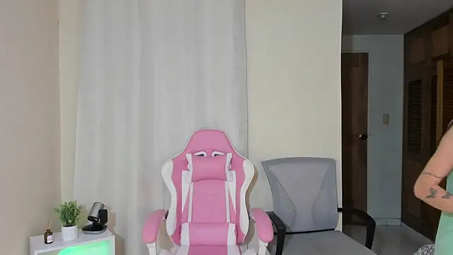 shanakendal2 online show from February 2025 08:36:02 PM