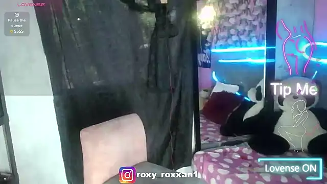 Snapshot of roxy_roxxan chatting on March 2025 01:07:02 PM roxy roxxan online show from March 2025 01:07:02 PM