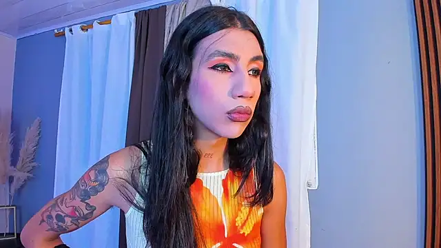 sofiaa grey  online show from November 2025 01:02:01 PM