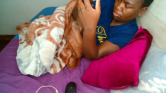 Snapshot of KINKYBLACKDOLL chatting on October 2025 11:16:02 PM KINKYBLACKDOLL online show from October 2025 11:16:02 PM