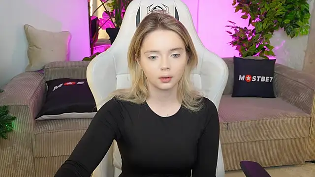 Cassy-Celestial  online show from December 2024 11:39:01 PM