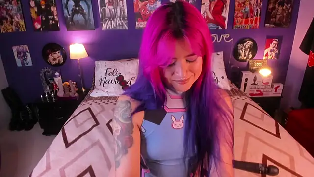 Snapshot of anne_cross chatting on November 2025 08:42:02 PM anne cross online show from November 2025 08:42:02 PM