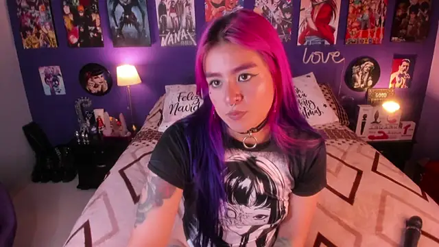 Snapshot of anne_cross chatting on December 2025 11:36:02 PM anne cross online show from December 2025 11:36:02 PM