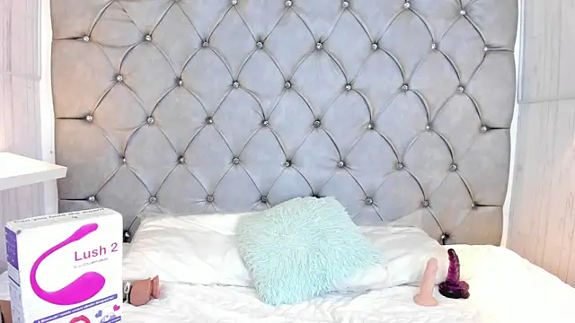 Snapshot of leigh-angels chatting on December 2024 07:07:02 PM leigh-angels online show from December 2024 07:07:02 PM