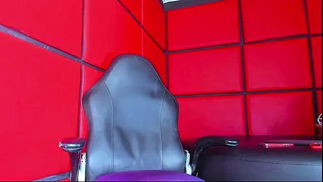 Haileybieberr online show from February 2026 09:48:02 PM