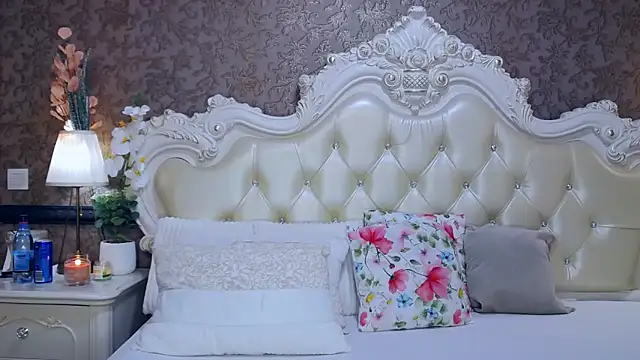 Snapshot of OliveWilson chatting on October 2025 09:18:02 AM OliveWilson online show from October 2025 09:18:02 AM