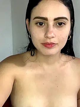 Snapshot of Azuna25 chatting on September 2025 08:31:01 PM Azuna25 online show from September 2025 08:31:01 PM