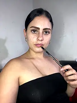 Azuna25 online show from October 2025 08:31:01 PM