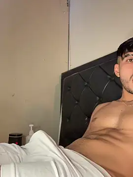 Snapshot of tom_thick chatting on November 2025 03:01:02 PM tom thick online show from November 2025 03:01:02 PM