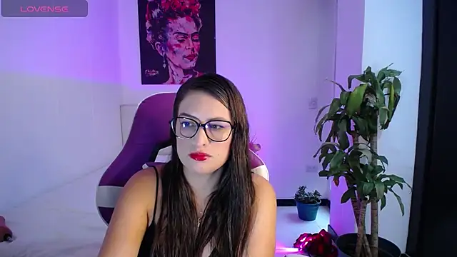 esmeraldaa230 online show from November 2025 07:56:02 PM