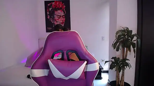 esmeraldaa230 online show from February 2026 06:52:02 PM