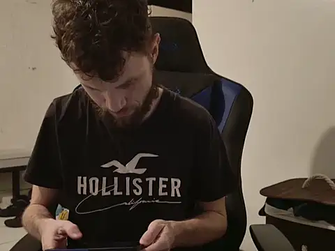 Snapshot of Talenjames4 chatting on December 2025 01:32:01 AM Talenjames4 online show from December 2025 01:32:01 AM