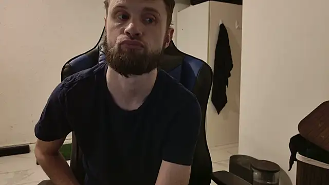 Snapshot of Talenjames4 chatting on December 2025 01:47:02 AM Talenjames4 online show from December 2025 01:47:02 AM