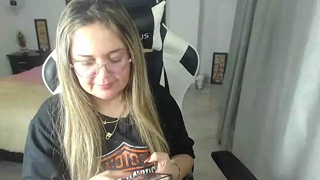 Snapshot of samy_vsn chatting on February 2025 01:10:01 AM samy vsn online show from February 2025 01:10:01 AM