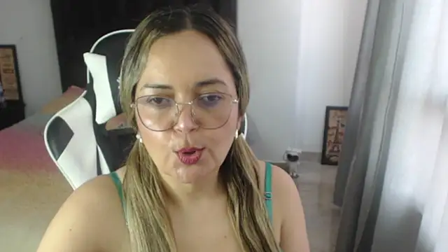 Snapshot of samy_vsn chatting on February 2025 04:26:01 PM samy vsn online show from February 2025 04:26:01 PM