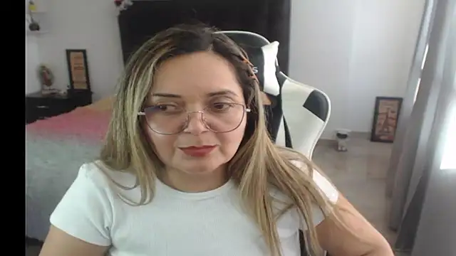 Snapshot of samy_vsn chatting on February 2025 09:42:02 PM samy vsn online show from February 2025 09:42:02 PM