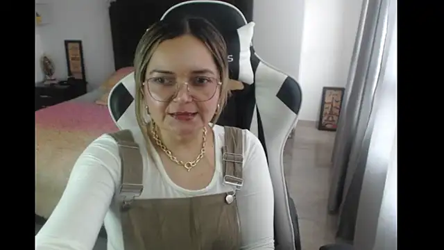 Snapshot of samy_vsn chatting on February 2025 05:15:01 PM samy vsn online show from February 2025 05:15:01 PM