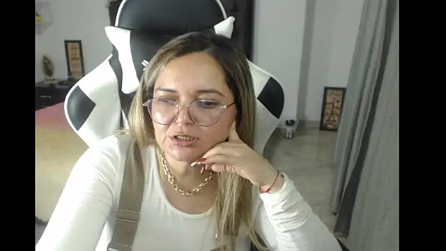 Snapshot of samy_vsn chatting on February 2025 02:31:01 AM samy vsn online show from February 2025 02:31:01 AM