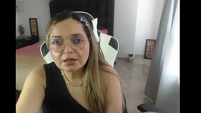 Snapshot of samy_vsn chatting on February 2025 05:59:01 PM samy vsn online show from February 2025 05:59:01 PM