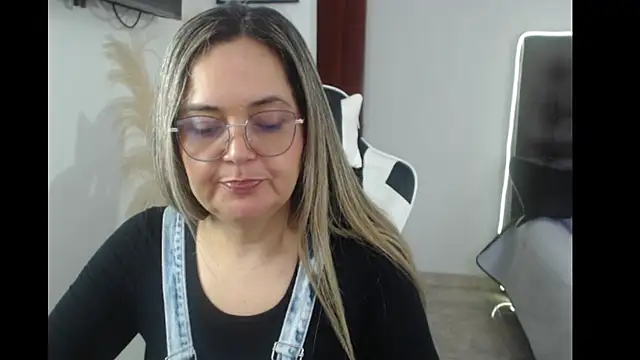 Snapshot of samy_vsn chatting on September 2025 05:25:01 PM samy vsn online show from September 2025 05:25:01 PM