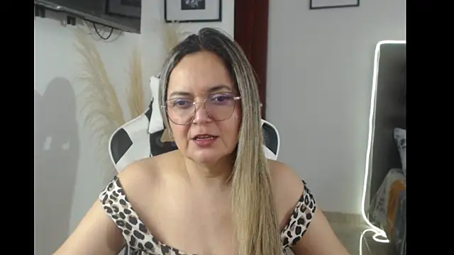 Snapshot of samy_vsn chatting on October 2025 08:07:02 PM samy vsn online show from October 2025 08:07:02 PM