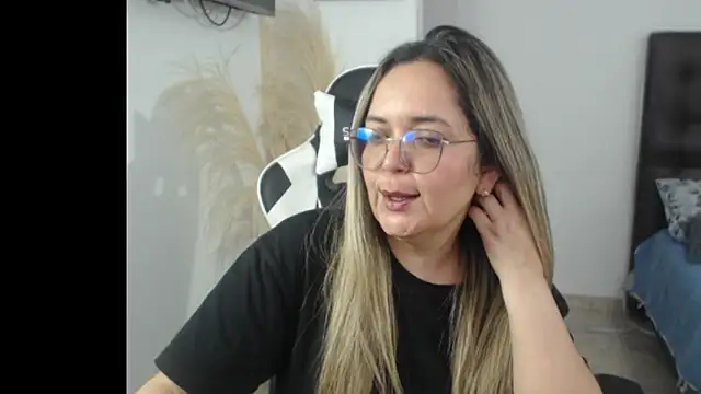 Snapshot of samy_vsn chatting on October 2025 07:03:02 PM samy vsn online show from October 2025 07:03:02 PM