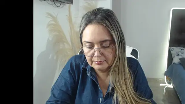 Snapshot of samy_vsn chatting on October 2025 06:43:01 PM samy vsn online show from October 2025 06:43:01 PM