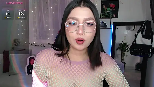 mily thomson b  online show from September 2025 01:54:01 AM