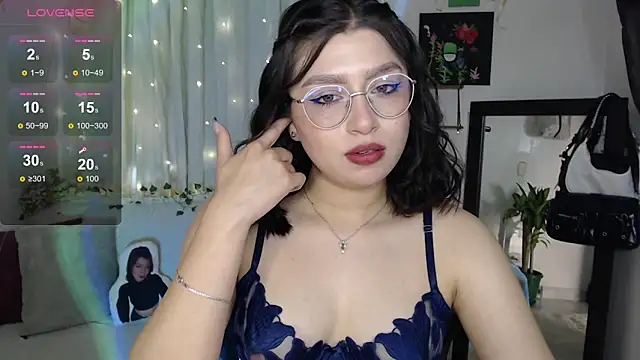 mily thomson b  online show from October 2025 06:06:01 PM