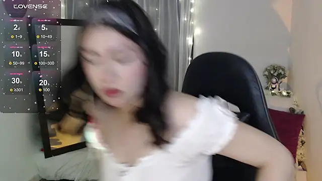 Snapshot of mily_thomson_b_ chatting on February 2026 11:56:01 PM mily thomson b online show from February 2026 11:56:01 PM