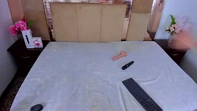 Snapshot of LizBrook chatting on October 2025 07:22:01 PM LizBrook online show from October 2025 07:22:01 PM