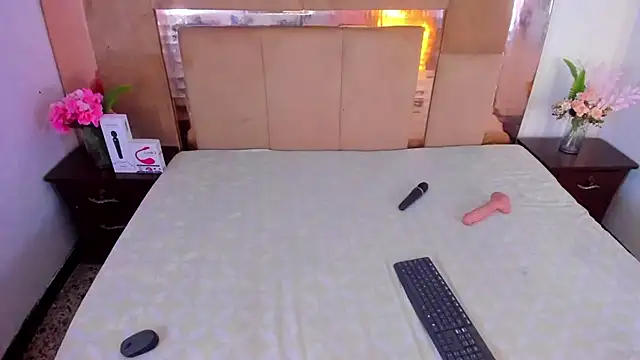 Snapshot of LizBrook chatting on October 2025 07:13:02 PM LizBrook online show from October 2025 07:13:02 PM