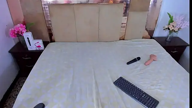 Snapshot of LizBrook chatting on November 2025 07:34:01 PM LizBrook online show from November 2025 07:34:01 PM