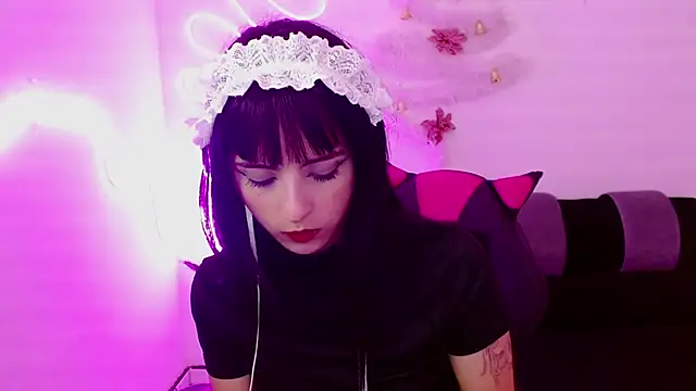 Snapshot of Kind_Scarlett chatting on December 2024 02:43:01 AM Kind Scarlett online show from December 2024 02:43:01 AM