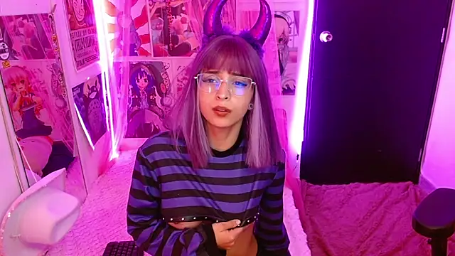 Snapshot of Kind_Scarlett chatting on October 2025 11:12:02 PM Kind Scarlett online show from October 2025 11:12:02 PM