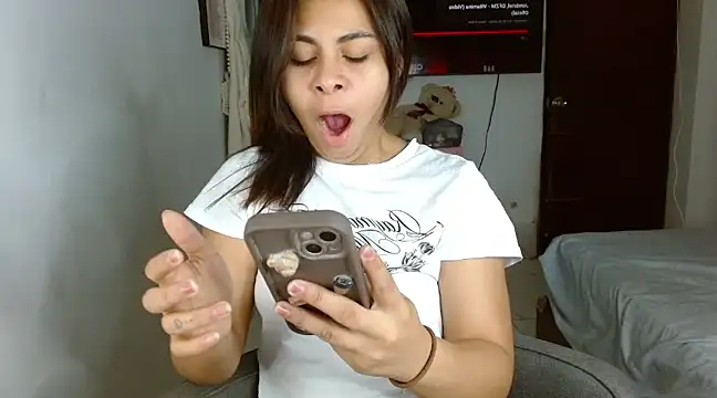 Snapshot of violet_leo chatting on March 2025 10:27:02 PM violet leo online show from March 2025 10:27:02 PM