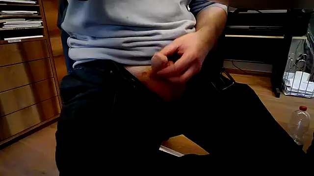 Snapshot of 10_1992 chatting on February 2026 12:56:02 PM 10 1992 online show from February 2026 12:56:02 PM