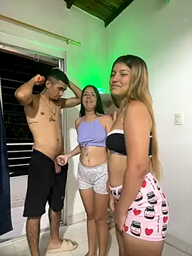 Snapshot of royalgirls_x chatting on October 2025 01:14:01 AM royalgirls x online show from October 2025 01:14:01 AM