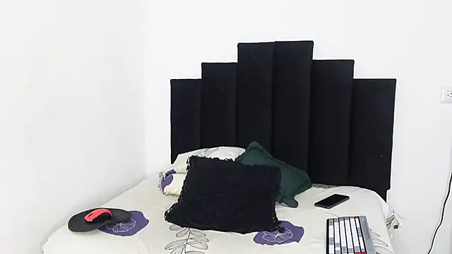 Snapshot of khloe_kaczka_ chatting on February 2025 08:10:01 PM khloe kaczka online show from February 2025 08:10:01 PM