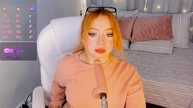 Snapshot of Kloe_Raize chatting on February 2025 10:43:02 PM Kloe Raize online show from February 2025 10:43:02 PM